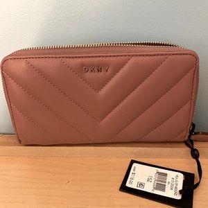NWT DKNY Women’s Vela Chevron Mauve Pink Zip-Around Wallet